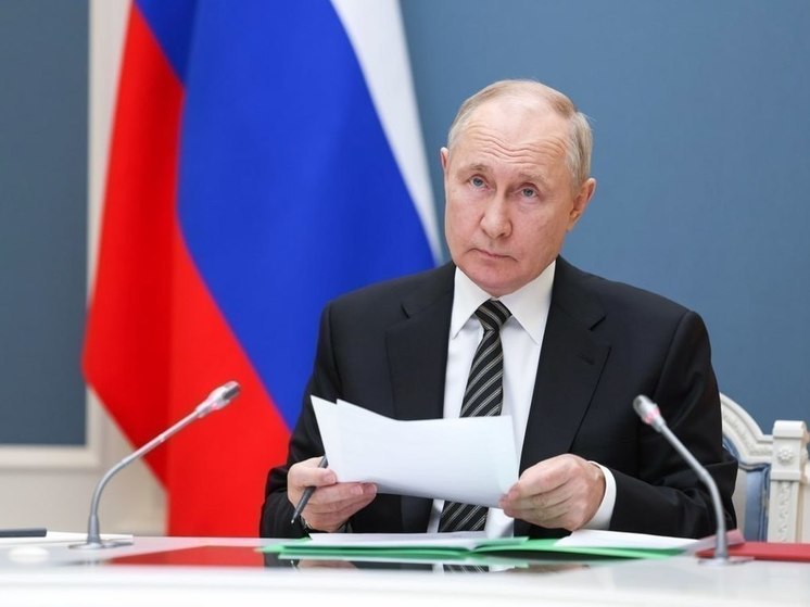 Путин встретился с уходящим правительством и поблагодарил министров