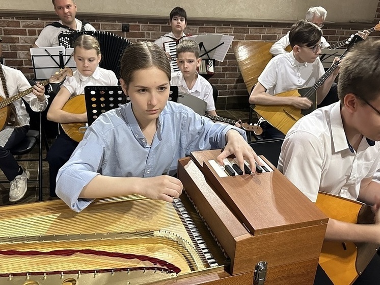 Школа искусств Краснодара получила новые гусли и литавры