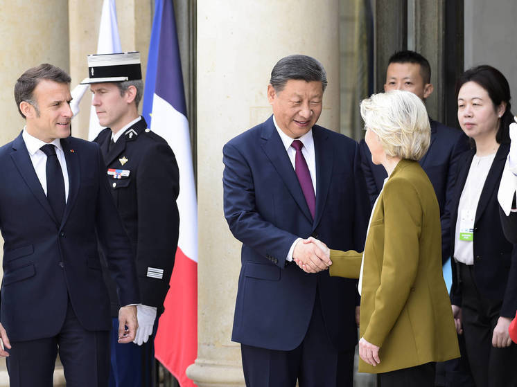 Си Цзиньпин: Китай, Франция и Евросоюз должны противостоять эскалации на Украине