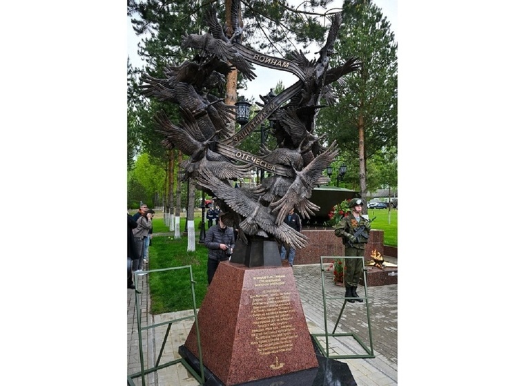 В Кузьминичах Куйбышевского района Калужской области в понедельник, 6 мая открыли памятник воинам специальной военной операции