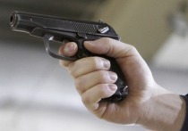 По данным CNN, в США в штате Пенсильвания мужчина во время службы пытался застрелить пастора