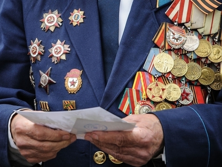 Почти 70 орловских ветеранов получили праздничные выплаты к 9 Мая