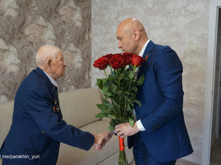 Мэр Орла поздравил 100-летнего ветерана с Днем Победы