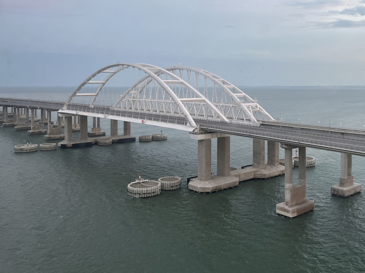 RT: В сторону Крымского моста пролетели три крылатые ракеты