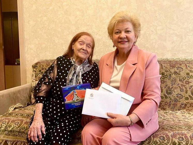 В Курске в преддверии 9 Мая поздравили 101-летнего ветерана Марию Малюк