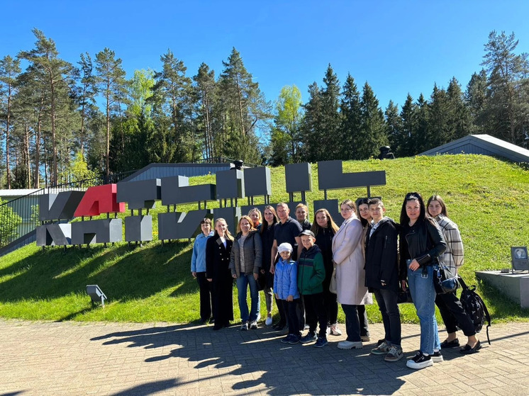 Сотрудники УФСИН и члены их семей посетили памятные места Смоленской области