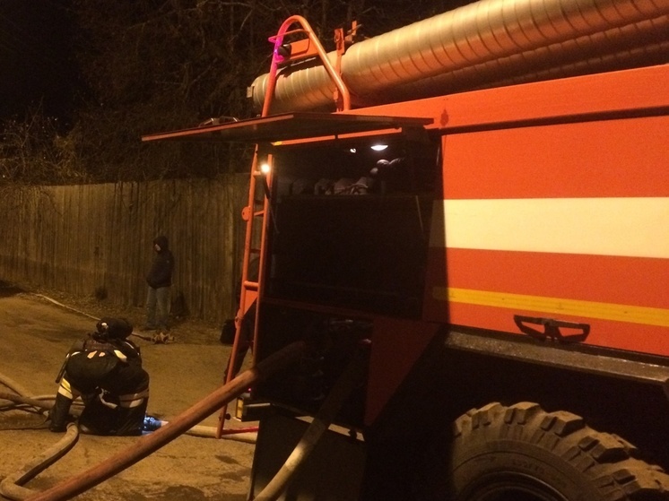 Вечером в Ярославской области горели три "заброшки" и дачный дом