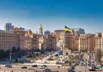 Издание Tagesschau сообщило, что президент Украины Владимир Зеленский призвал западные страны ускорить обещанные поставки оружия для Вооруженных сил Украины