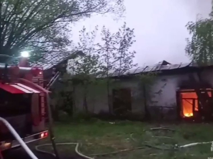 В Рязанской области произошёл крупный пожар на территории усадьбы Баташевых