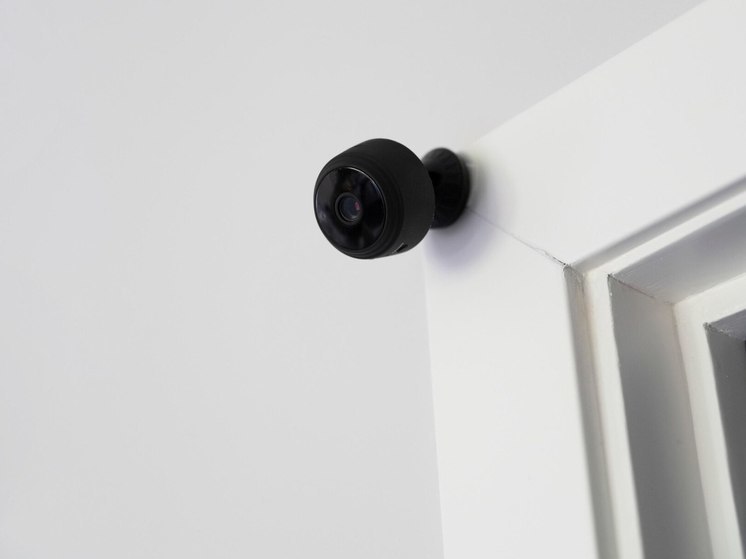 В туалете тюменской школы поставили камеру для слежки за учениками