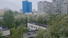 В Москве идет снег: кадры белого на зелёном