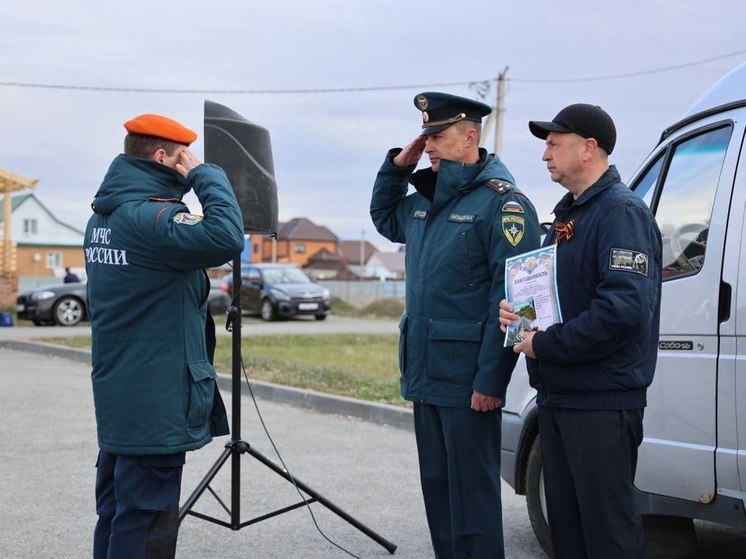 Курсанты пожарного училища из Екатеринбурга пришли на помощь Тюменской области во время паводка