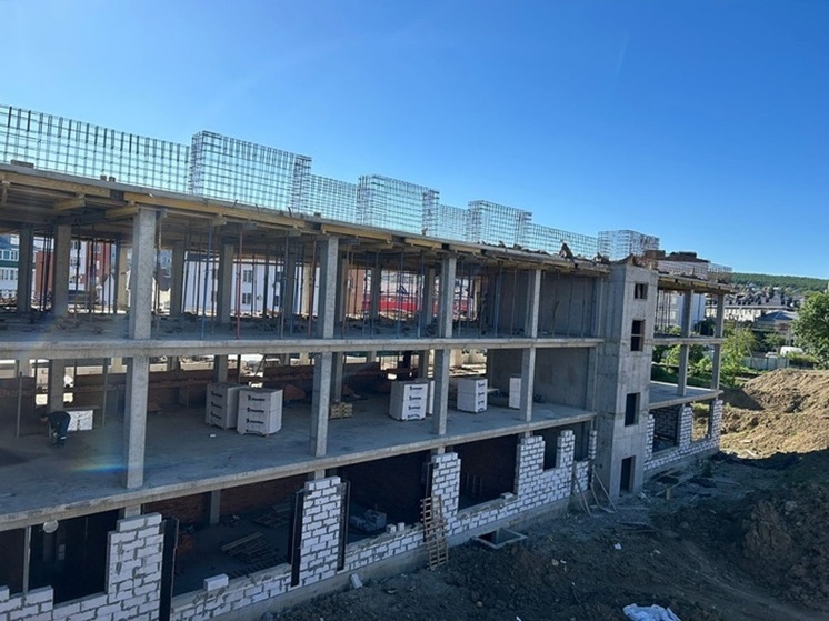 Новую школу в Горячем Ключе достроят до конца года
