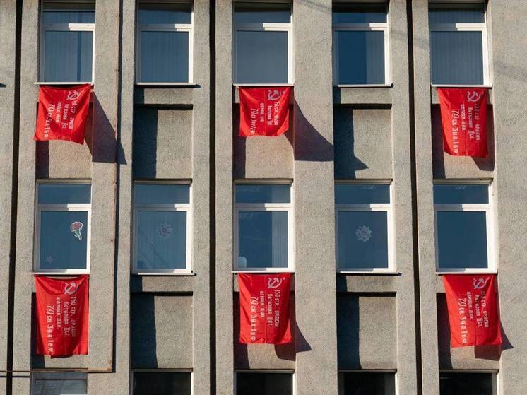 Знамена Победы украсили улицы Кемерова