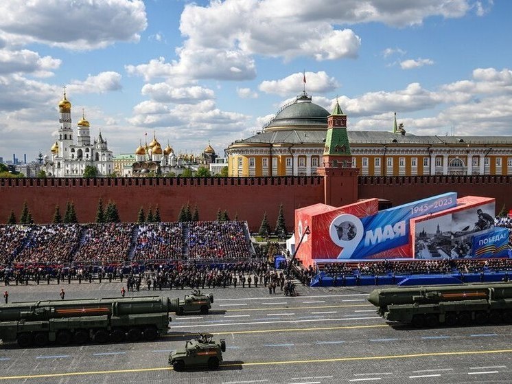 На здании «Центрального» в Калуге будут транслировать парад с главной площади России