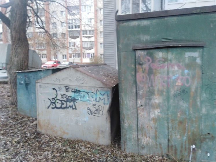 Самовольно установленные гаражи сносят в Вологде