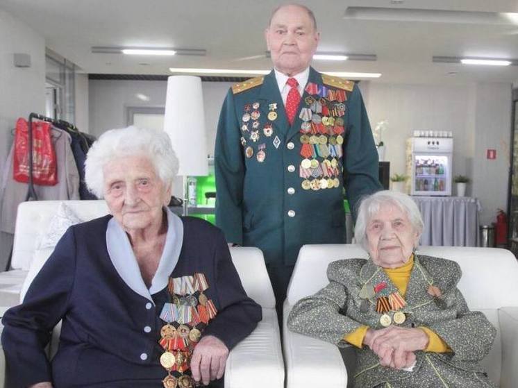 Три томских фронтовика улетели в Москву на парад Победы