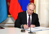 Президент РФ Владимир Путин подписал указ о сложении полномочий правительством России, при этом кабмин продолжит исполнять обязанности