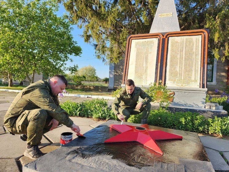 Офицеры СК привели в порядок мемориал в Каланчаке