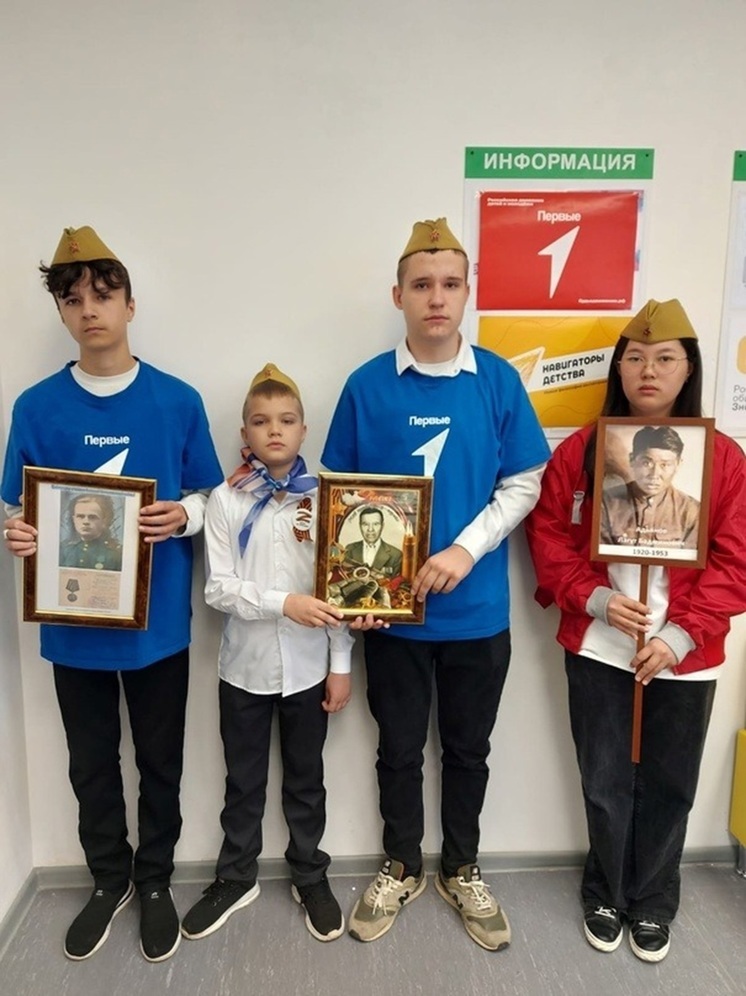 Школьники Калмыкии участвуют в акции «Бессмертный полк»
