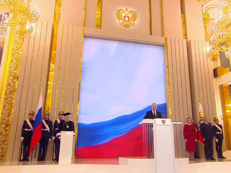Губернатор ЯНАО поздравил Путина со вступлением в должность президента