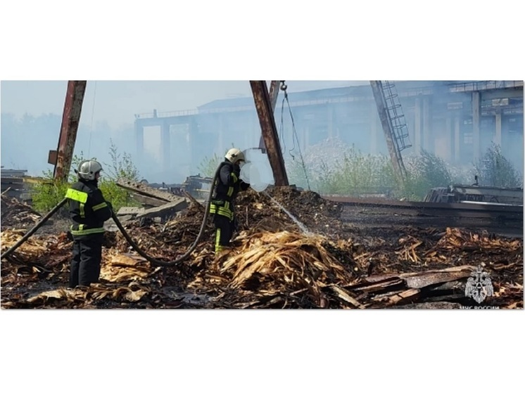 В Костроме ликвидируют последствия пожара на предприятии Рабочий Металлист