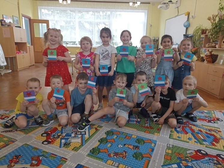 Дошкольники Серпухова подготовили подарки для участников СВО