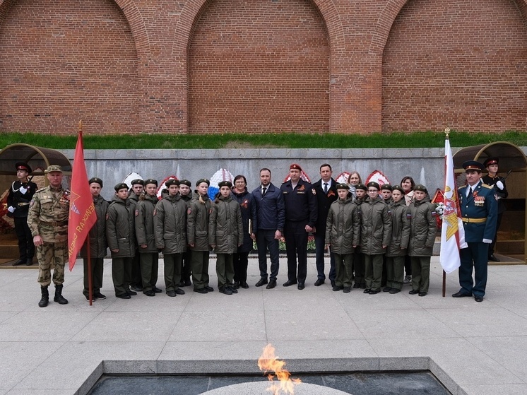 Новгородские школьники вступают в «Гвардейскую смену»