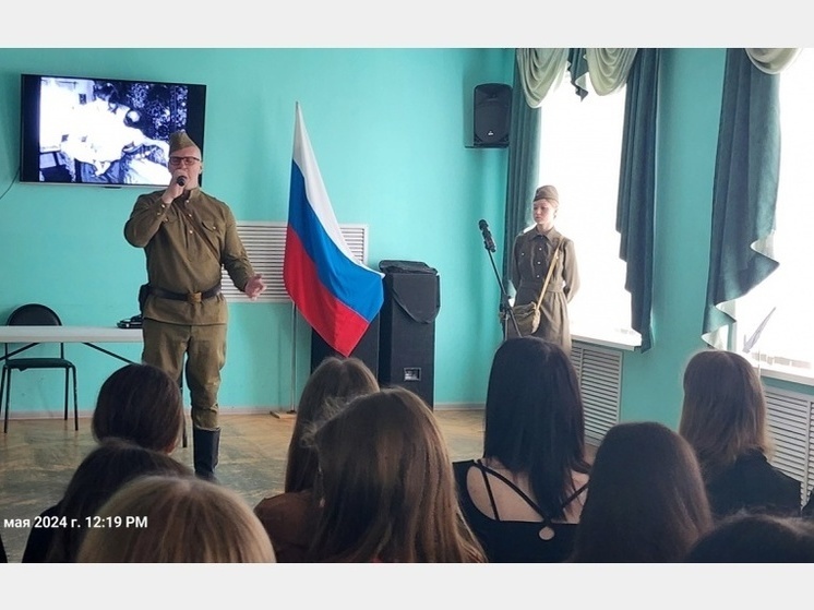 В Смоленске на сцене «Шарма» вспомнили май 1945 года
