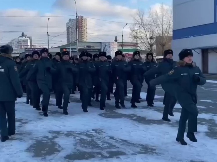 Впервые участие в параде на День Победы примут девушки-спасатели МЧС Новосибирска