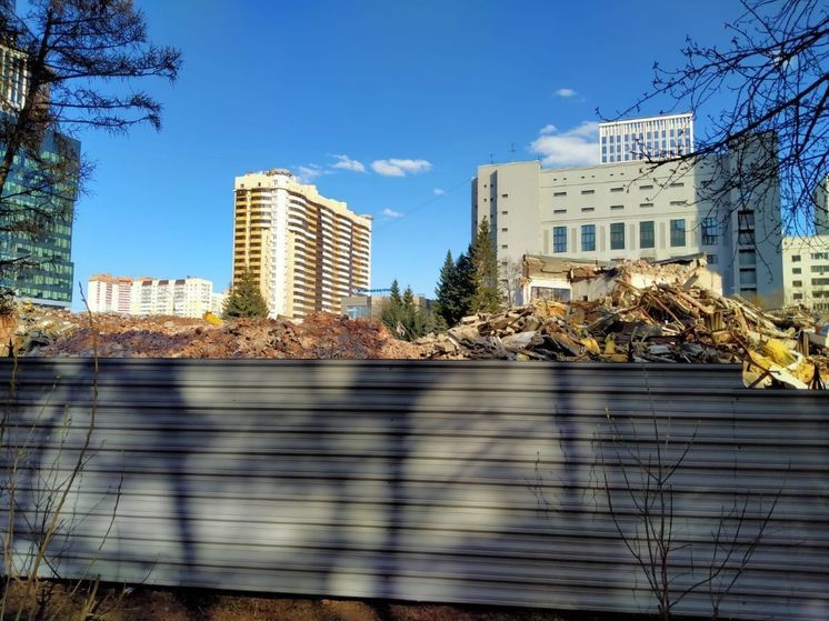 В Новосибирске снесли Дворец пионеров