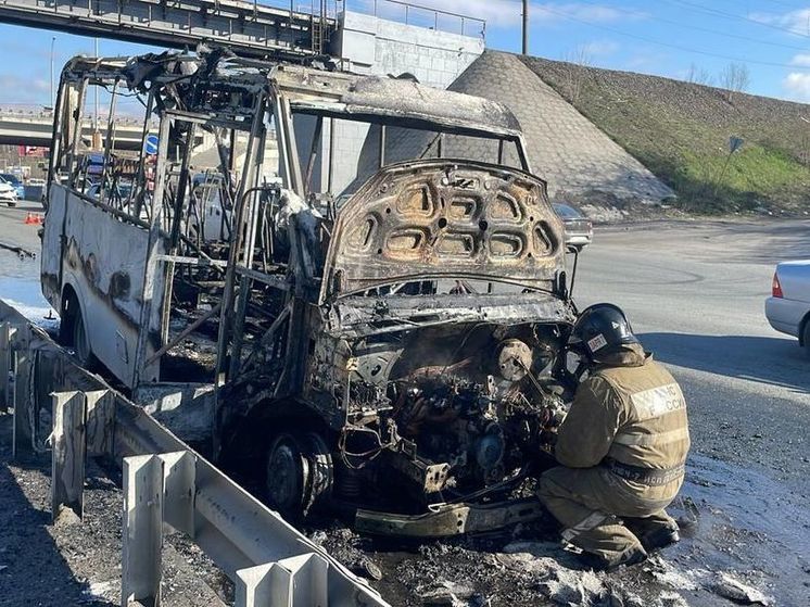 Маршрутка сгорела на Бердском шоссе в Новосибирской области