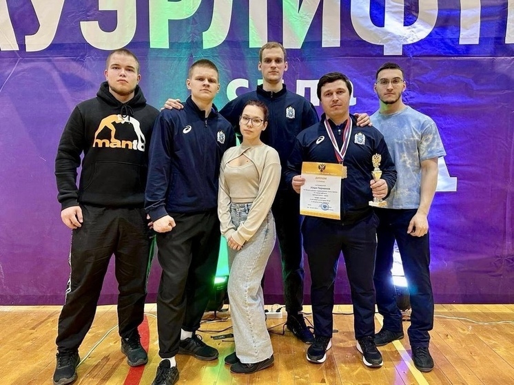 Силачи из ЯНАО взяли 12 медалей на всероссийском турнире по пауэрлифтингу