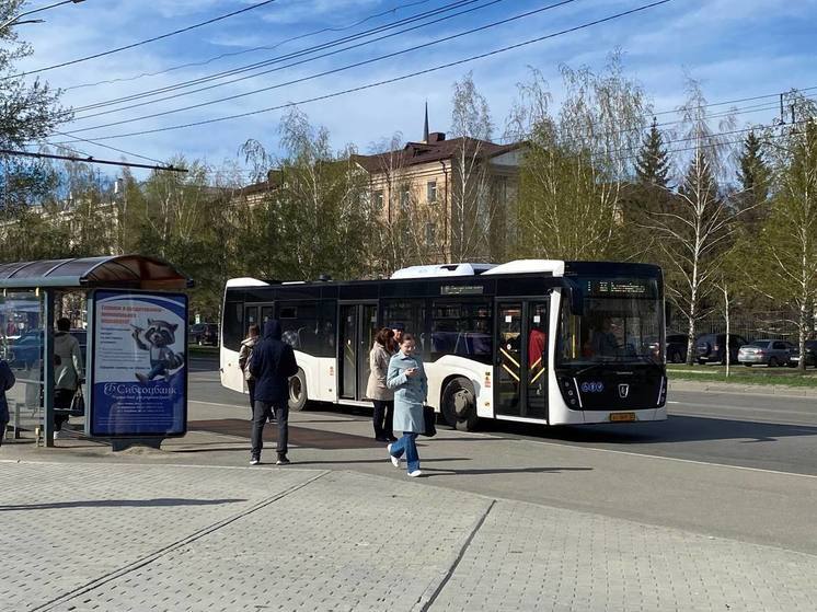 В Барнауле с 15 мая многодетные семьи смогут оформить бесплатные транспортные карты