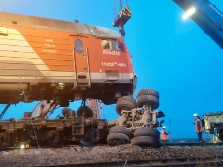 Следователи займутся наездом поезда на грузовую машину в Хабаровском крае
