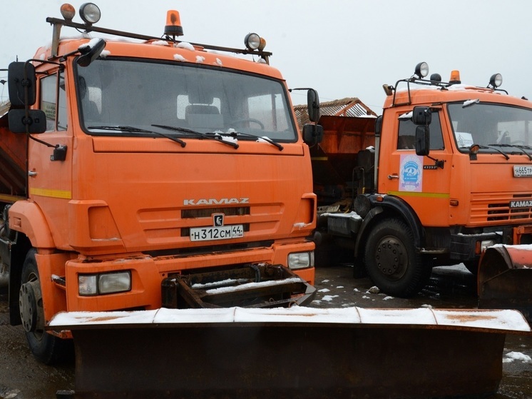 В Костромской области дорожники ликвидируют последствия ночного снегопада