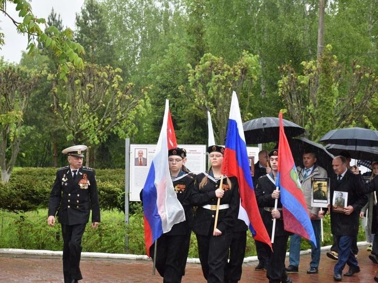 В Орле на территории университета провели акцию «Бессмертный полк»