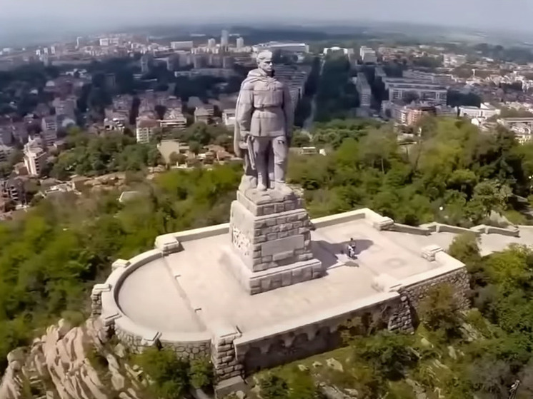 Болгары отметят День Победы у спасенного монумента "Алеша"