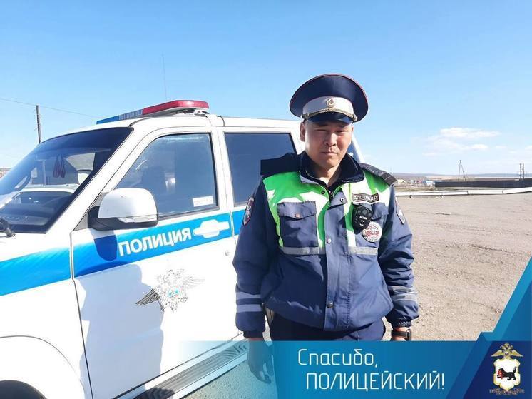 Сотрудники ГИБДД Эхирит-Булагатского района экстренно доставили в больницу мужчину