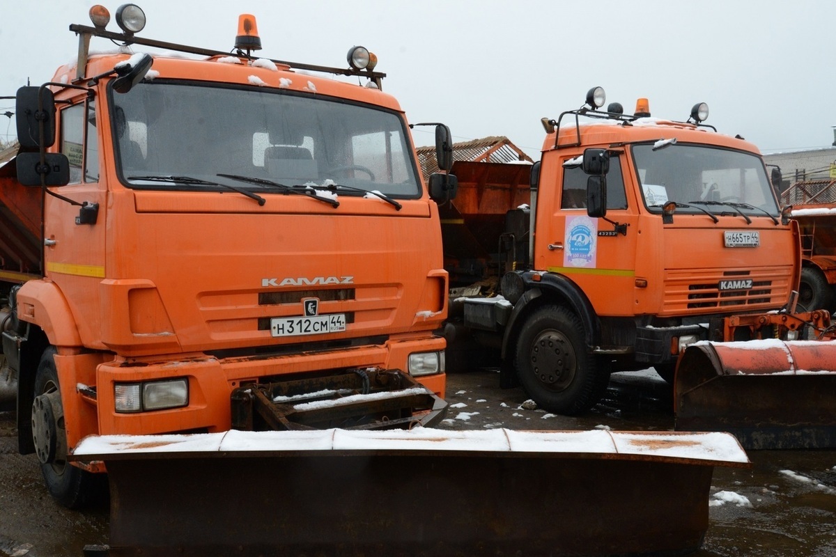 В Костромской области дорожники ликвидируют последствия ночного снегопада