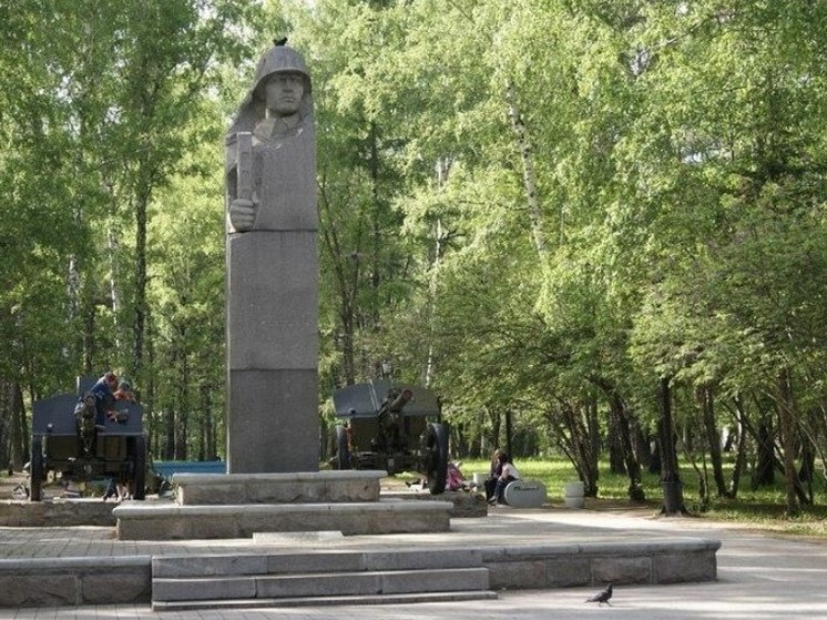 Дороги до памятников Великой Отечественной войны отремонтируют в Новосибирске по нацпроекту