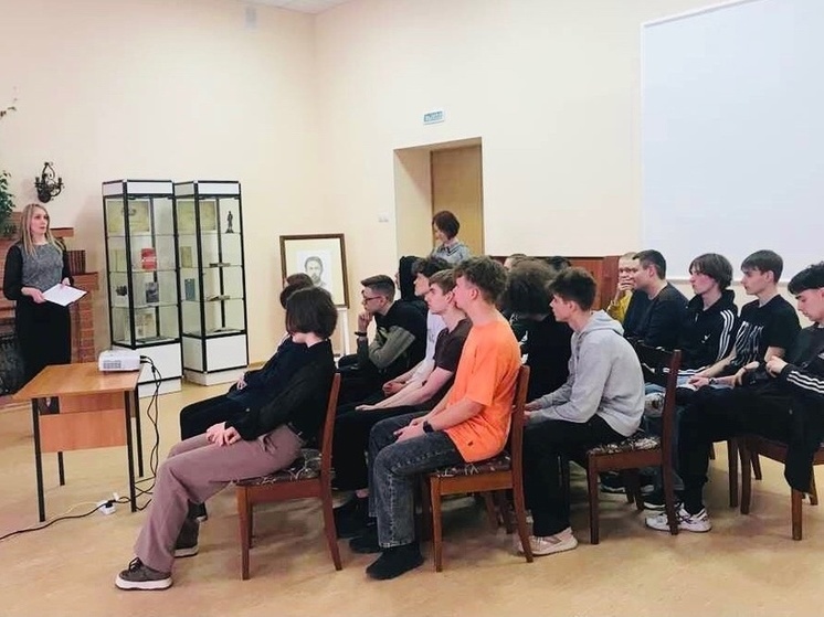 Студентам Серпухова рассказали о Брестской крепости