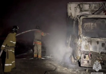Сотрудники МЧС России ликвидировали пожар в Луганске, который произошел в результате обстрела Вооруженными силами Украины (ВСУ)