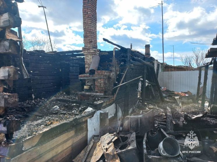 В Томском районе в ночь на 8 мая сгорел трёхквартирный жилой дом