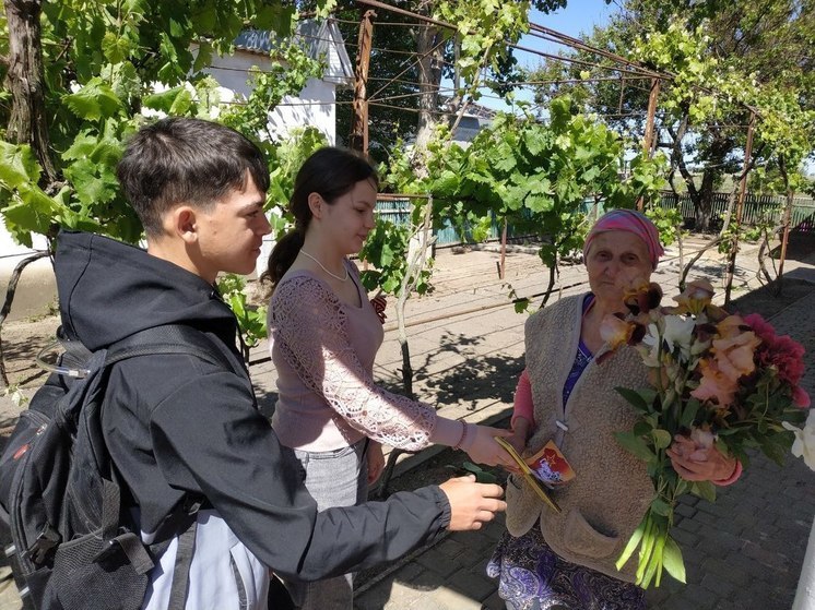 В поселке Юбилейное школьники поздравили ветеранов