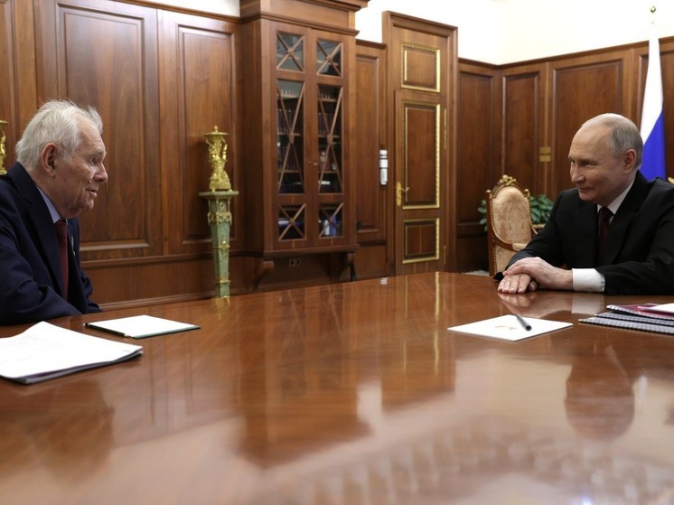 Песков рассказал, почему первую после инаугурации встречу Путин провел с Рошалем