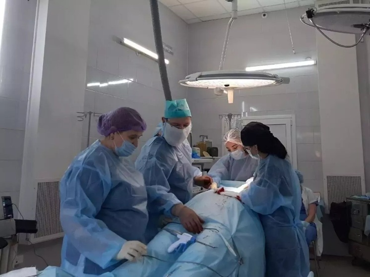 В Ростове врачи удалили часть селезенки упавшей с качели девочки