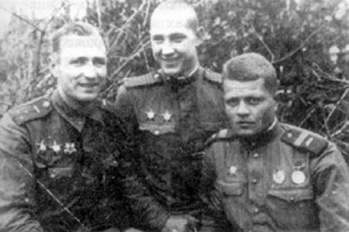 Одним из тех, кто воевал на фронтах Великой Отечественной, а затем стал известным спортсменом, был Владимир Григорьевич Савдунин, футболист московского «Динамо».