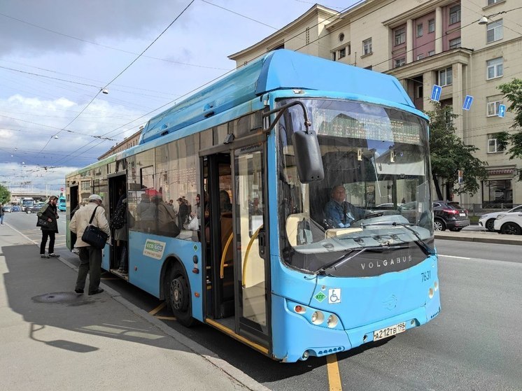 В Петербурге усилят три маршрута наземного транспорта на время ремонта «Фрунзенской»