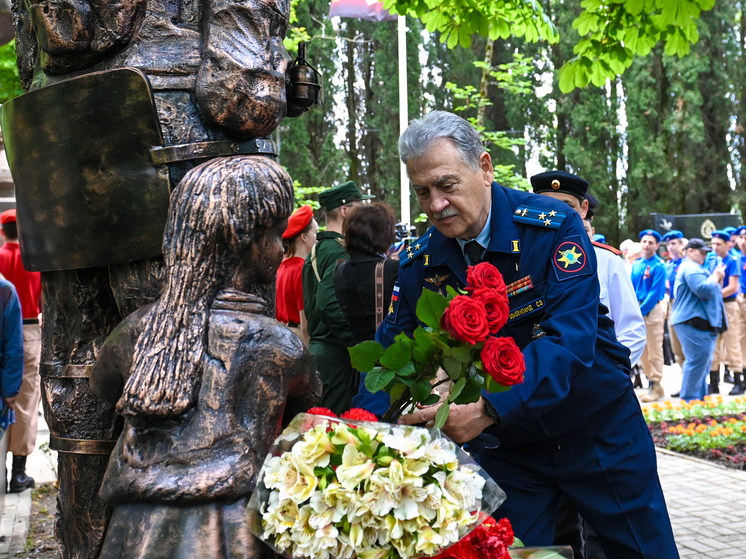 В Сочи торжественно открыли памятник участникам СВО